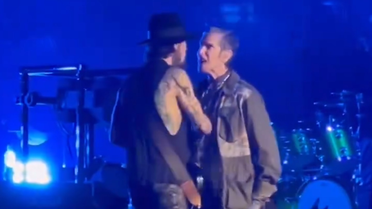 Brawl During Concert, Jane's Addiction's Perry Farrell Attacks Guitarist Dave Navarro – Video